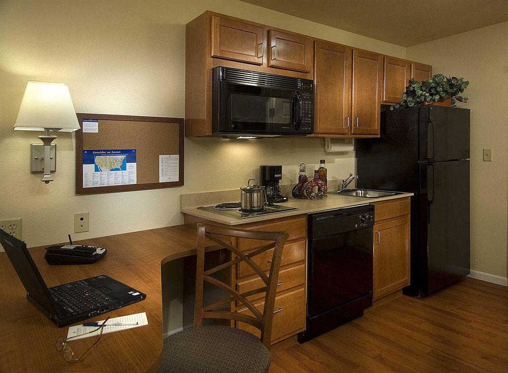 Candlewood Suites Kansas City By Ihg Exterior photo